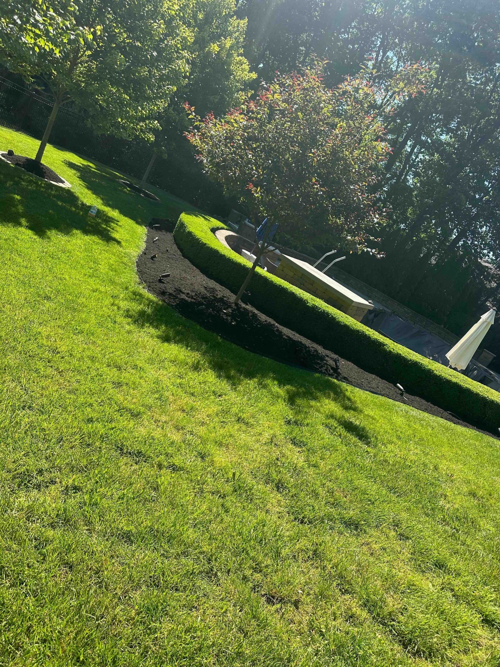 Colonial Landscaping summer cleanup result 2
