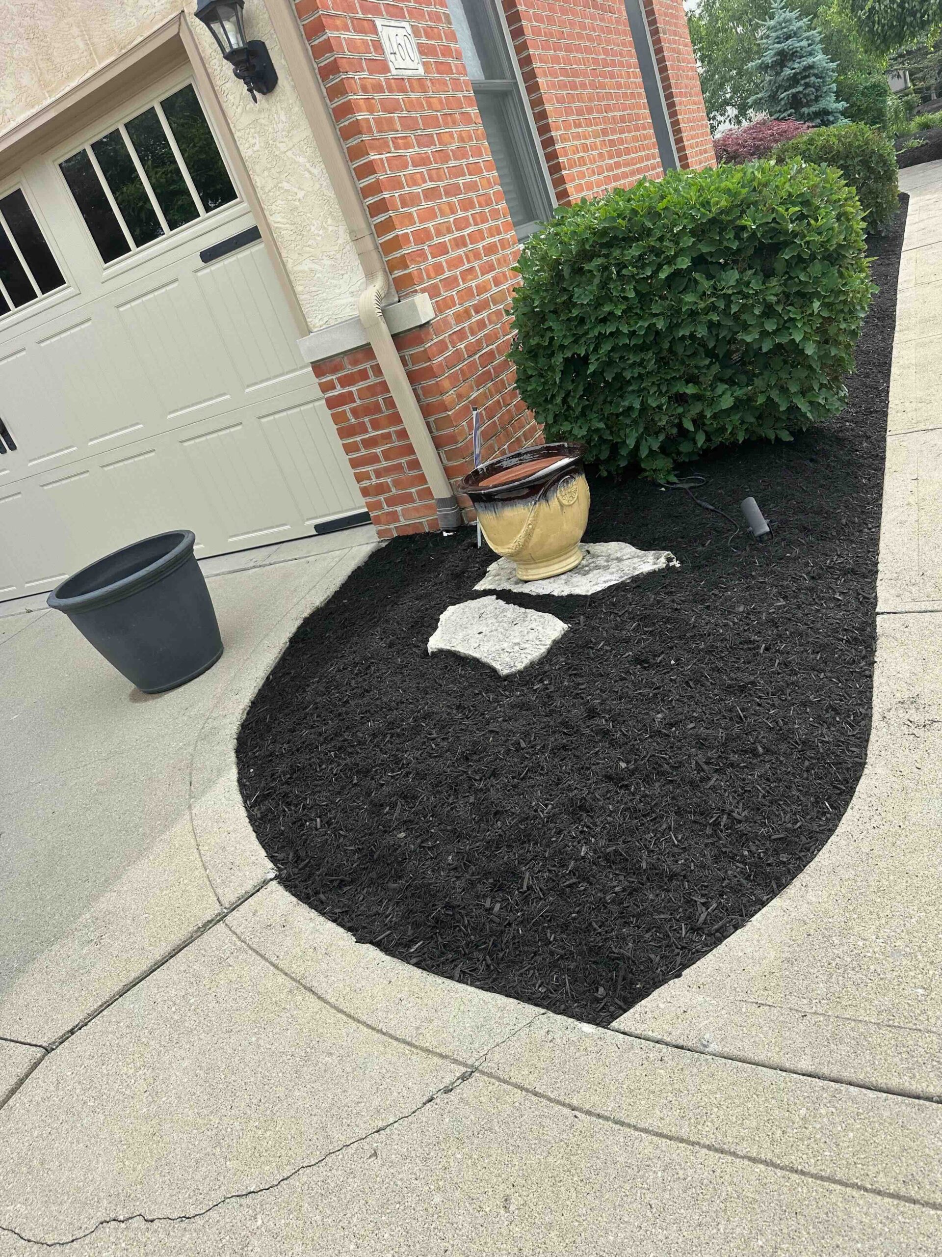Colonial Landscaping summer cleanup result 4